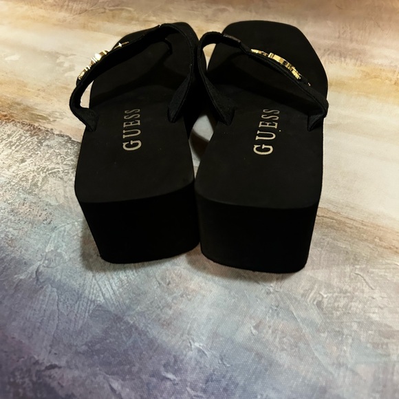NWOT GUESS Black and Gold Wedge Sandals - Picture 3 of 5